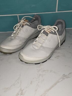 Ecco Men's Golf White and Gray Casual Lace-Up Sneakers